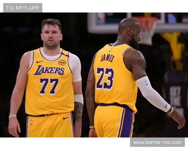 原创东契奇与里夫斯在湖人主场赢得2万球迷MVP欢呼，詹姆斯罚球现场冷清尴尬